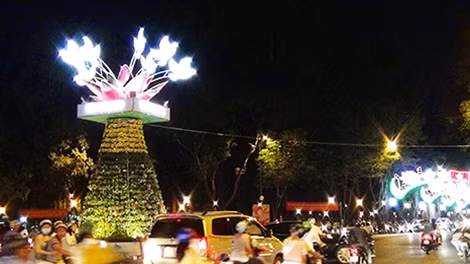 TP. Hồ Chí Minh rực rỡ ánh đèn
