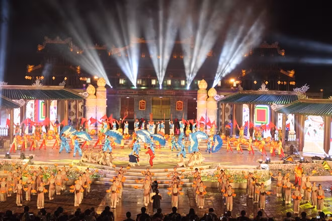 Đêm khai mạc Festival Huế 2016 rực rỡ sắc màu.