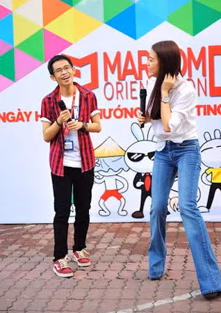 Diễn viên Trương Ngọc Ánh và Kim Lý trong phim “Hương Ga” cùng SV các trường Đại học tại Ngày hội Marketing. (Ảnh: Zun Phan) Diễn viên Trương Ngọc Ánh và Kim Lý trong phim “Hương Ga” cùng SV các trường Đại học tại Ngày hội Marketing. (Ảnh: Zun Phan)