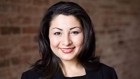 Nữ Bộ trưởng trẻ nhất, Maryam Monsef, gốc Afghanistan. Các nữ bộ trưởng có vị thế ngang bằng nam giới trong nội các mới của ông Justin Trudeau.