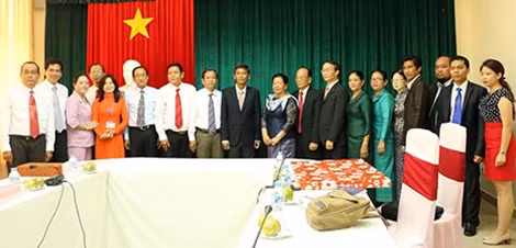 Lãnh đạo tỉnh Sóc Trăng cùng đoàn công tác Bộ Văn hóa – Nghệ thuật Vương quốc Campuchia.