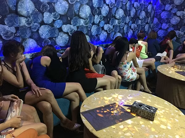 Hình ảnh kiểm tra trong đêm của đoàn liên ngành.