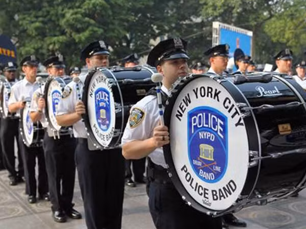 Đoàn nhạc cảnh sát New York sẽ tái ngộ khán giả Việt Nam trong Nhạc hội năm 2015.