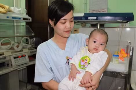 Cháu bé mang tên Quân được giải cứu trong vụ buôn bán trẻ em của đối tượng Hải, Sang.