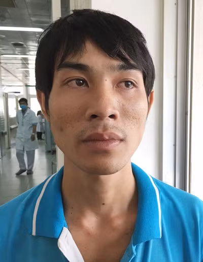 Anh Lê Văn Giàu - chồng sản phụ Nhung đang tuyệt vọng