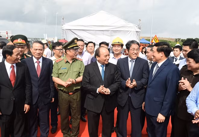 Thủ tướng Nguyễn Xuân Phúc và các đại biểu