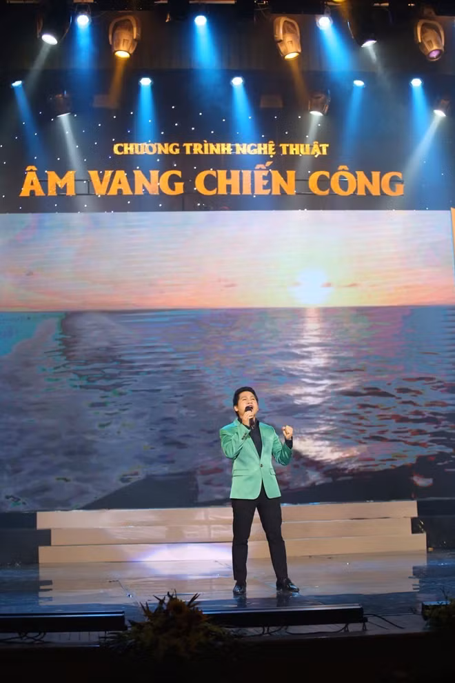 Ca sĩ Trọng Tấn