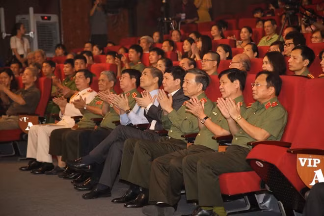 Bộ trưởng Tô Lâm và các đại biểu dự chương trình.