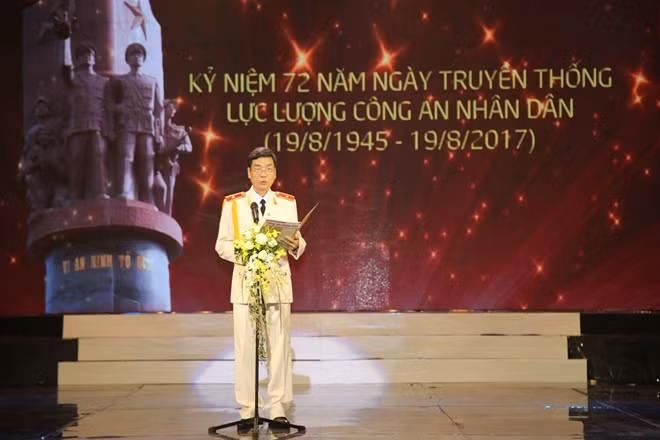 Thiếu tướng Phạm Văn Miên, Tổng biên tập Báo CAND phát biểu khai mạc chương trình.