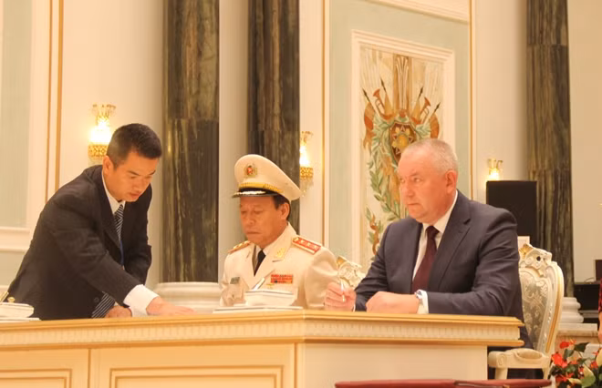 Thứ trưởng Bộ Công an Lê Quý Vương cùng đại diện lãnh đạo Bộ Nội vụ Belarus ký Bản ghi nhớ về trao đổi đoàn nghỉ dưỡng giữa hai Bộ.