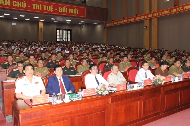 Các đại biểu dự buổi gặp mặt