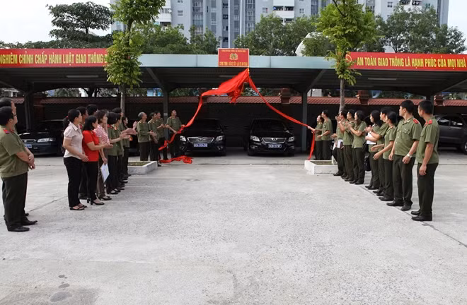 “Yêu xe như con, quý xăng như máu”. Tác giả: Lê Lâm, Công đoàn Học viện ANND