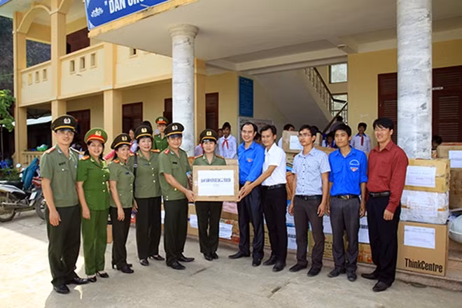 “Xuân biên cương”. Tác giả: Minh Tâm, Cục Tham mưu Chính trị CAND