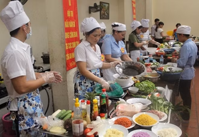 “Lao động giỏi, lao động sáng tạo”. Tác giả: Lê Hồng, Công đoàn Trường Trung cấp Cảnh sát Vũ trang.