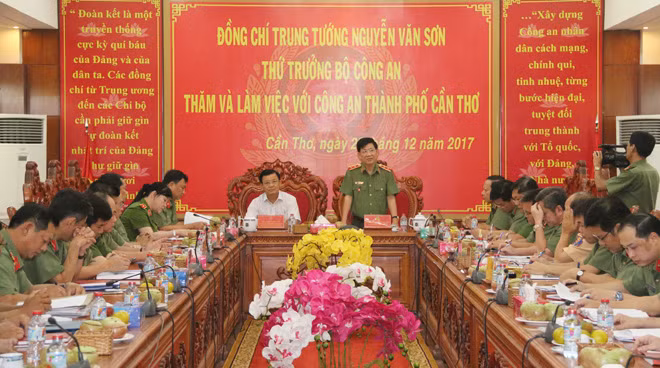Quang cảnh buổi làm việc