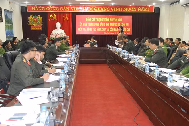 Quang cảnh buổi làm việc