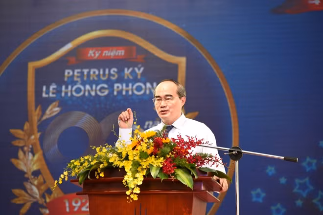 Bí thư Thành ủy Nguyễn Thiện Nhân phát biểu tại Lễ khai giảng