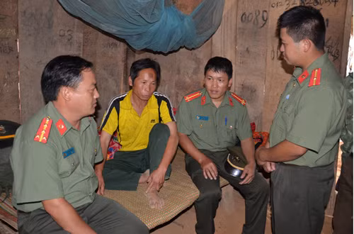 CBCS Công an huyện Mường Chà bám địa bàn, vận động nhân dân không trồng, không sử dụng, mua bán trái phép ma túy
