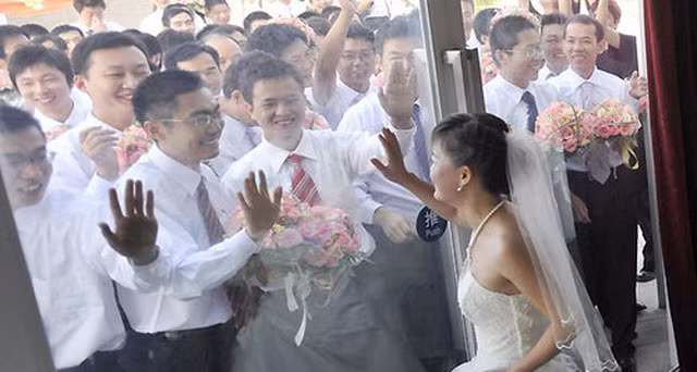 Sẽ có hàng triệu đàn ông Việt Nam nguy cơ ế vợ. Ảnh minh họa