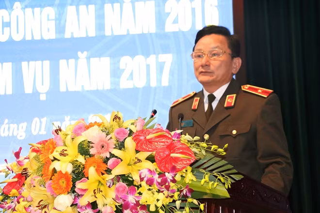 Thiếu tướng Nguyễn Quang Chữ, Phó Tổng cục trưởng Tổng cục chính trị CAND phát biểu chỉ đạo tại hội nghị.
