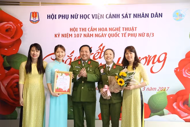Trao giải cho các Đội tham gia dự thi