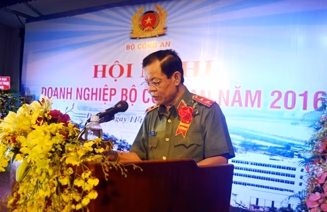 Trung tướng Lê Văn Minh phát biểu tại hội nghị.