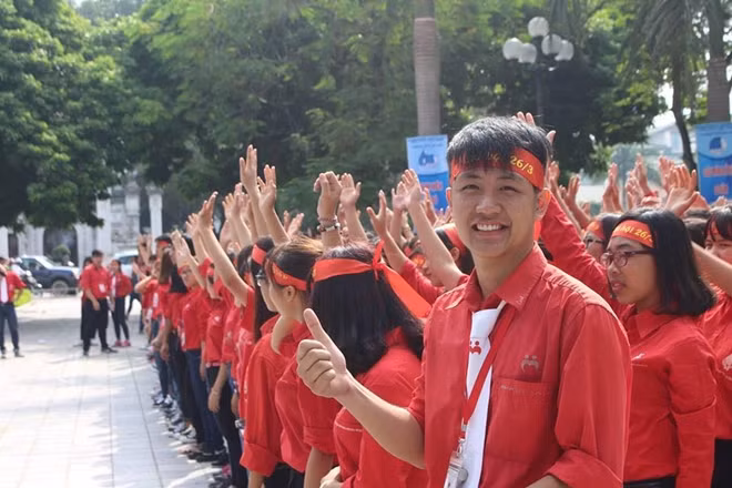 Nguyễn Xuân Giáp trong chương trình kỷ niệm 60 năm thành lập Hội Liên hiệp Thanh niên Việt Nam