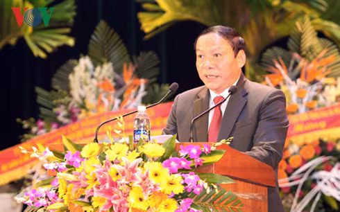 Bí thư Tỉnh ủy, Chủ tịch HĐND tỉnh Quảng Trị Nguyễn Văn Hùng đọc diễn văn tại Lễ kỷ niệm 110 năm Ngày sinh Tổng Bí thư Lê Duẩn. Ảnh: vov Bí thư Tỉnh ủy, Chủ tịch HĐND tỉnh Quảng Trị Nguyễn Văn Hùng đọc diễn văn tại Lễ kỷ niệm 110 năm Ngày sinh Tổng Bí thư Lê Duẩn. Ảnh: vov