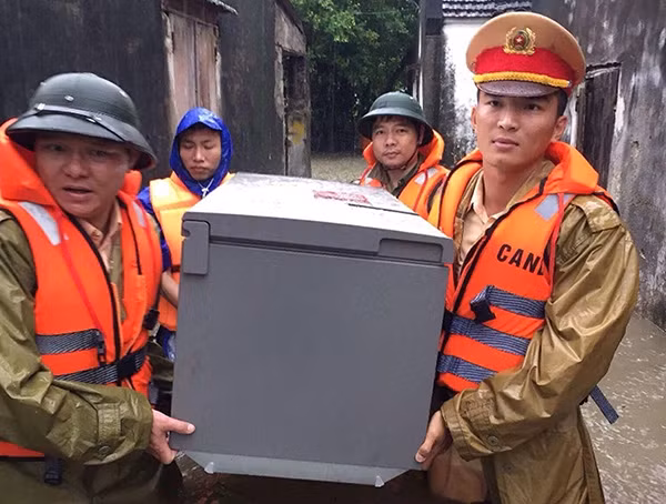 Sơ tán người và tài sản đến nơi an toàn