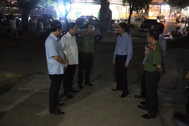 Các cơ quan chức năng thường trực đến đêm để giải quyết vụ việc