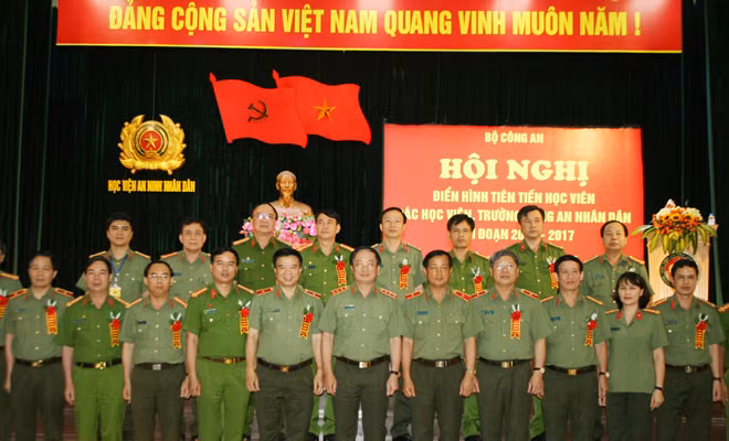 Thứ trưởng Nguyễn Văn Thành với các đại biểu dự Hội nghị