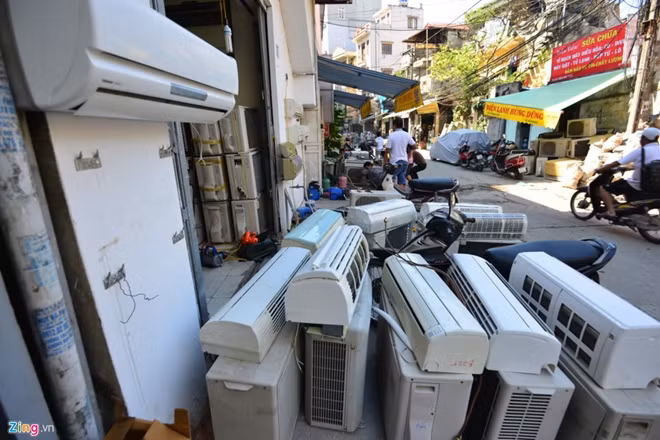 Các cửa hàng điều hòa làm không hết việc. Ảnh: zing.vn