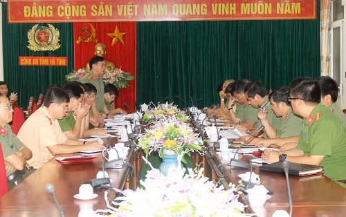 Quang cảnh buổi làm việc Quang cảnh buổi làm việc