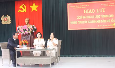 Gặp gỡ giao lưu với hai nữ Đại tá, Anh hùng LLVTND