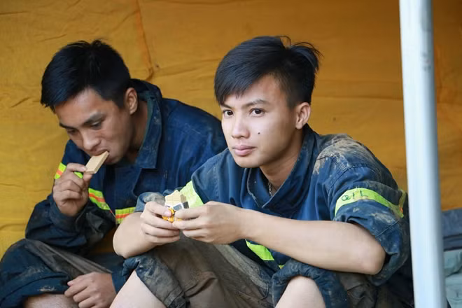 Bữa ăn dã chiến tại hiện trường là lương khô