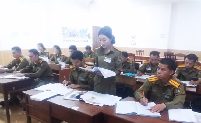 Lớp học tiếng Việt ở Học viện An ninh quốc gia Lào