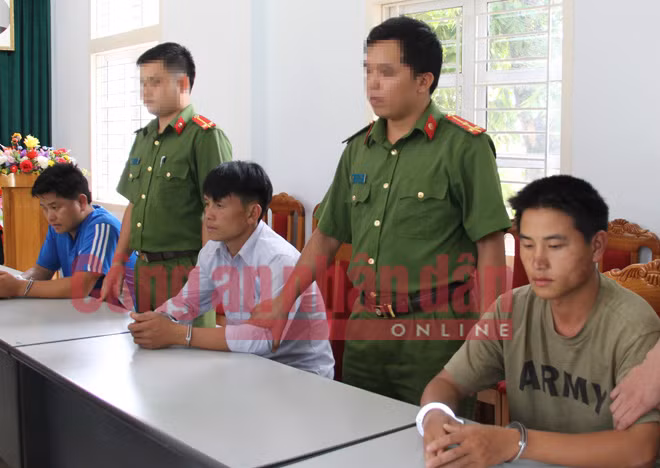 Các đối tượng tại cơ quan Công an Các đối tượng tại cơ quan Công an
