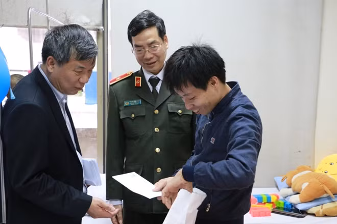 Niềm vui được nhận quà