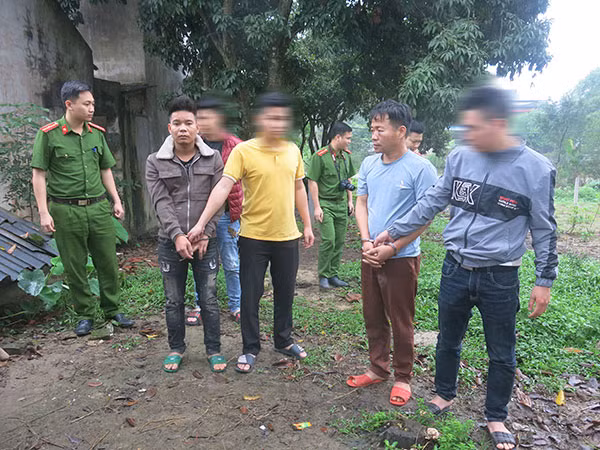 Cơ quan Công an tiến hành xác định hiện trường vụ án. Cơ quan Công an tiến hành xác định hiện trường vụ án.