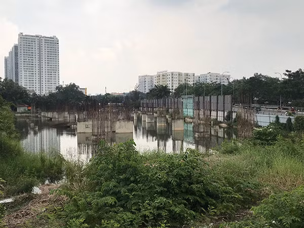 Dự án chung cư V.H.P giờ chỉ là một hầm nước.