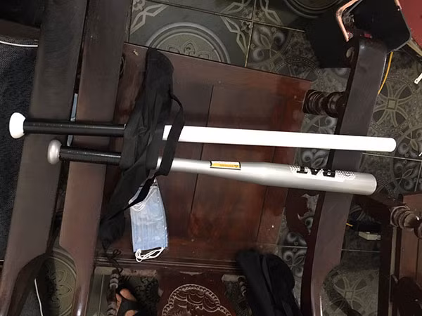 … và một số tang vật liên quan … và một số tang vật liên quan
