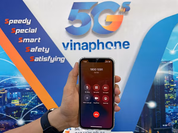 Thực hiện cuộc gọi từ iphone qua mạng VinaPhone 5G.
