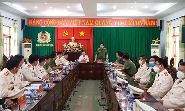 Toàn cảnh buổi làm việc.