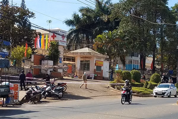 Bệnh viện Đa khoa tỉnh Gia Lai đã được phong tỏa để phòng chống dịch COVID-19. Bệnh viện Đa khoa tỉnh Gia Lai đã được phong tỏa để phòng chống dịch COVID-19.