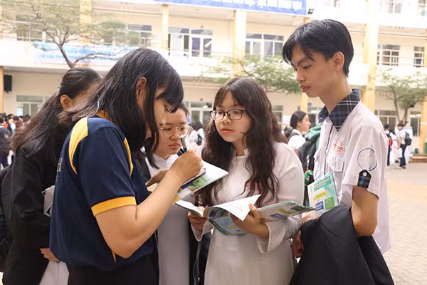 Ảnh minh hoạ: Lựa chọn ngành nghề phù hợp sẽ giúp học sinh phát huy tốt sở trường của mình.