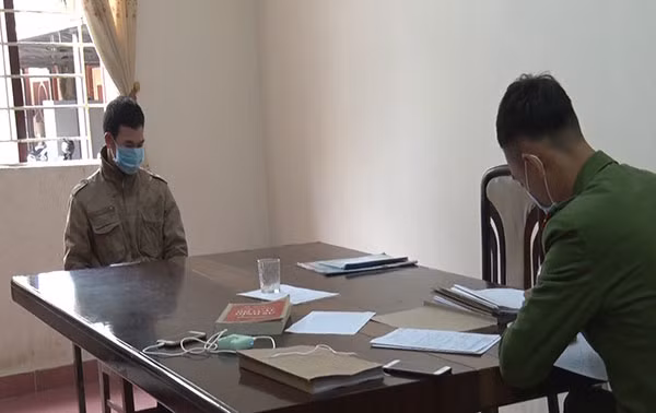 Đối tượng Lý Văn Huấn tại Cơ quan điều tra.