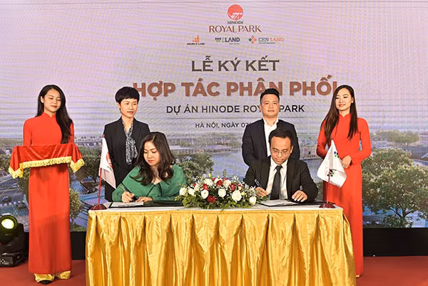 Ký kết hợp tác phân phối chiến lược dự án Hinode Royal Park. Ký kết hợp tác phân phối chiến lược dự án Hinode Royal Park.