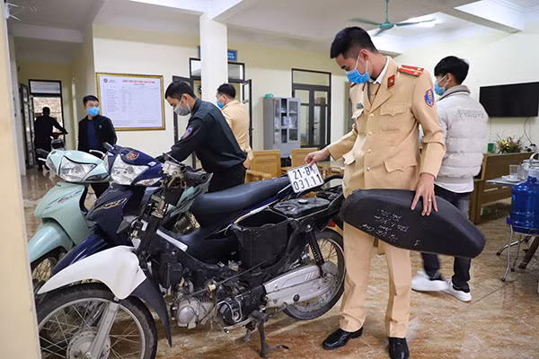 Các phương tiện đều tháo biển kiểm soát và thay đổi kết cấu xe.