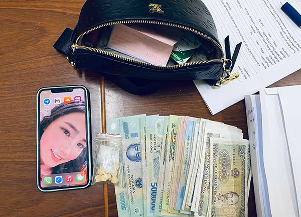 Tang vật bắt quả tang đối tượng Trần Thị Diệu Huyền.