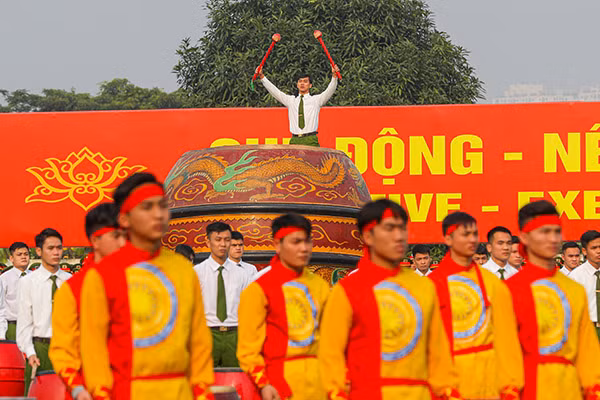 Màn biểu diễn của Đoàn Nghệ thuật Trống hội chiều 14/1.